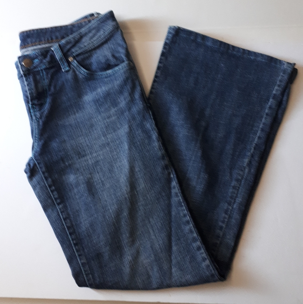 Woman's dish Blue Jeans Size 11 Flare Leg